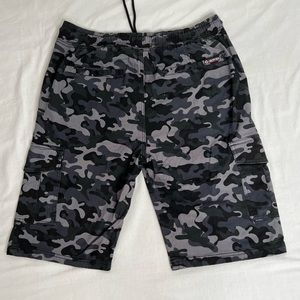AKADEMIKS Men's Black Camouflage Shorts Size Large  Cargo New